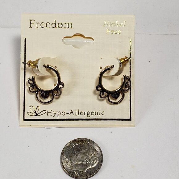 Stunning Polished Gold-Tone Open Hoop Design Earrings for a Chic Look - Picture 4 of 5